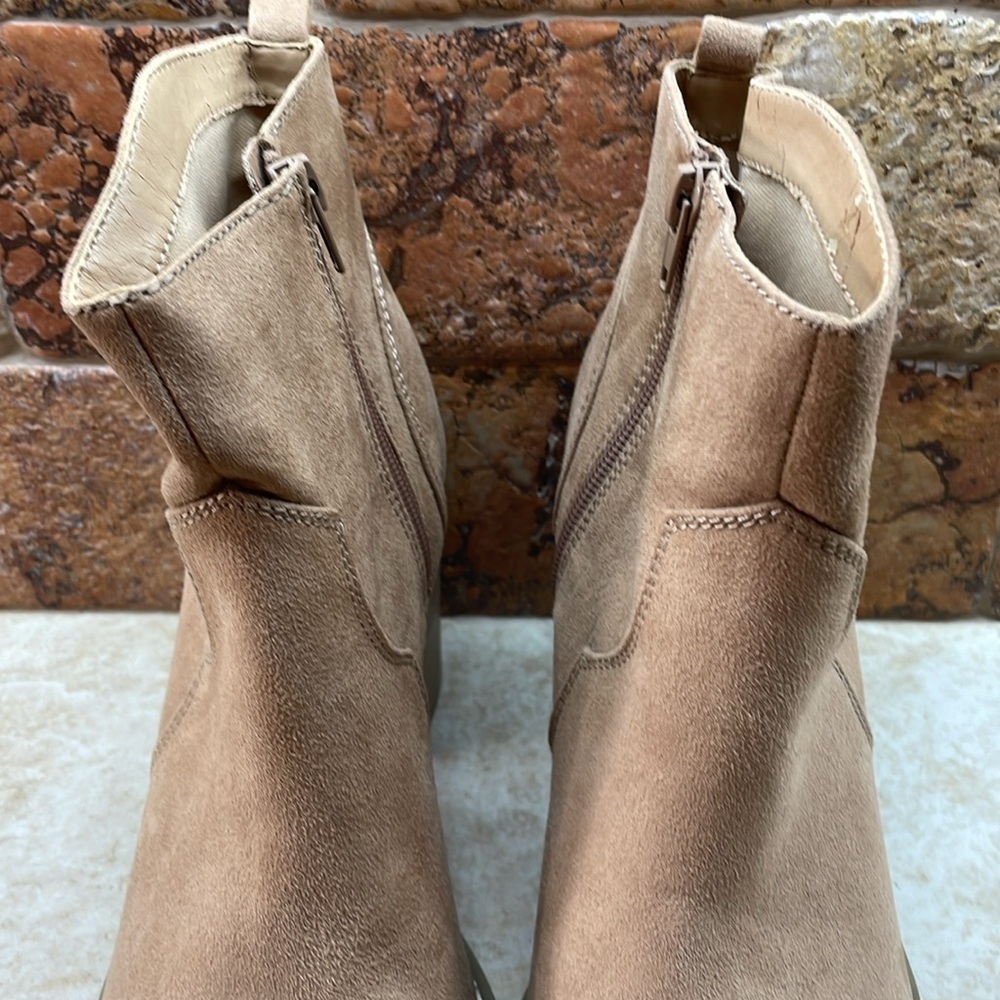 Express Boots Taupe Size 9 Faux Suede Ankle Women’s Block Heel Western Booties - Picture 12 of 16